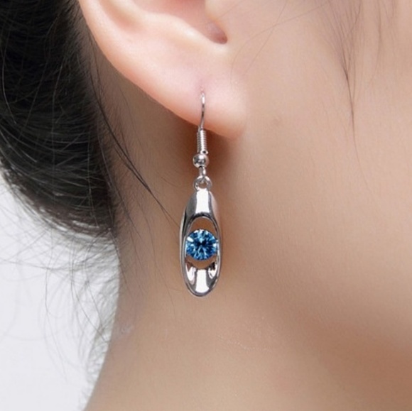 🆕️Silver Blue Austrian Crystal Dangle Earrings - Picture 5 of 6